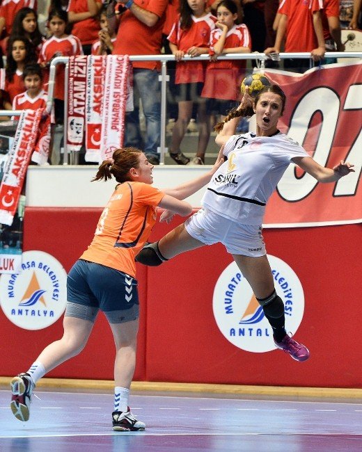 Muratpaşa Ehf’de Rakibini Bekliyor