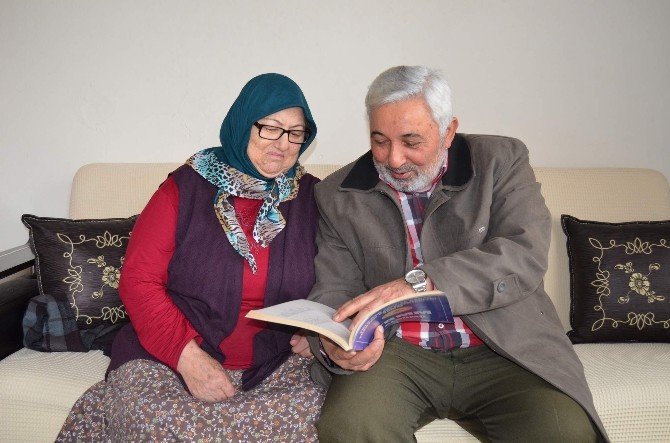 Yaş 70 Ama Kitaba Olan Sevgisi Hiç Bitmemiş