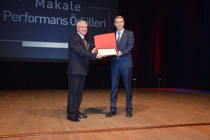 Anadolu Üniversitesi “Makale Ve Performans Ödülleri” 2’nci Kez Sahiplerini Buldu