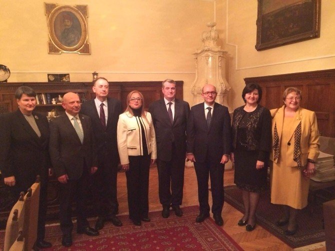 Rektör Kılıç, Başbakan Davutoğlu Ve Beraberindeki Heyet İle Sırbistan’a Gitti