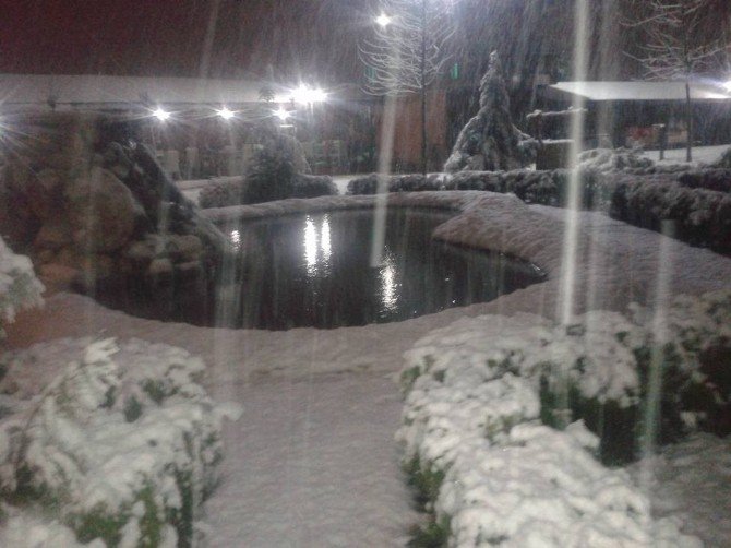 Niksar Kar Altında