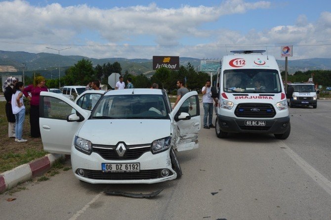 Niksar’da Trafik Kazası: 3 Yaralı