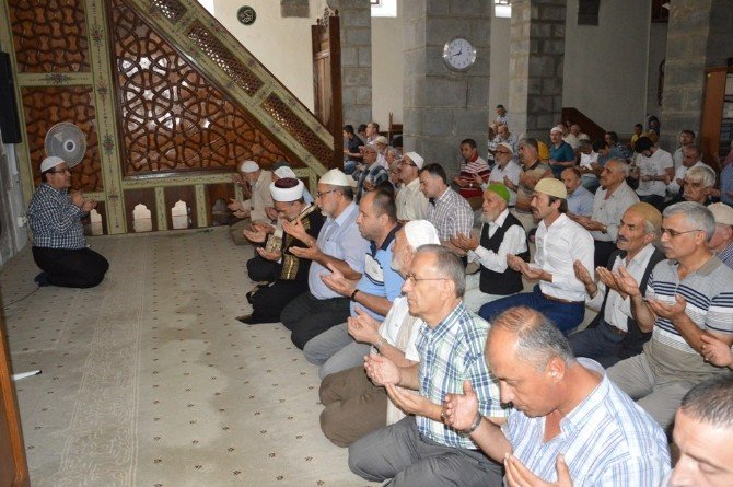 Niksar’da Şehitler İçin Gıyabi Cenaze Namazı Kılındı