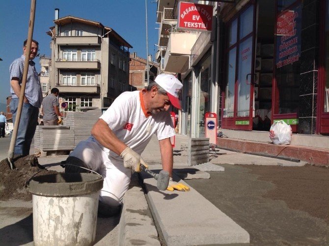 Niksar’da Yeni Kaldırımlara Engelli Düzenlemesi