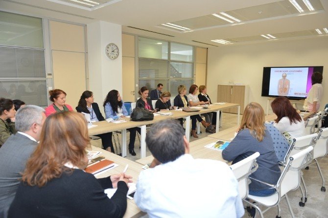 Masa Başında Çalışanların Kabusu Bel Ve Boyun Ağrıları