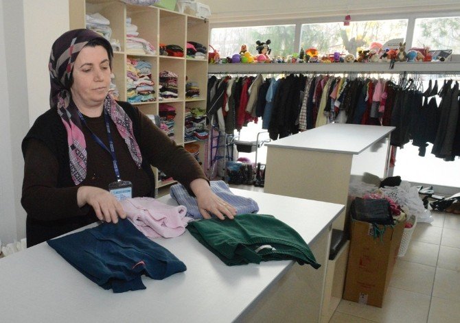 “Giymiyorsan Giydir Atölyesi” İhtiyaç Sahiplerini Sevindiriyor