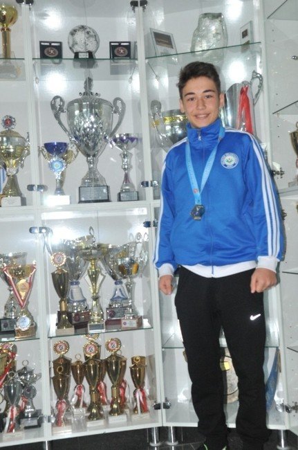 Nilüfer Belediyespor Atletlerinden Büyük Başarı