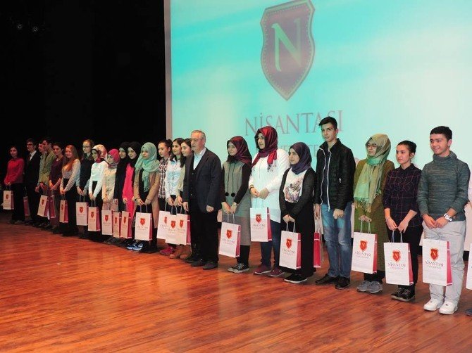 Nişantaşı Üniversitesi, Gönüllü Eğitim Projesi Öğrencilerine Ödül Verdi