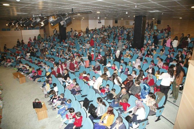5 Bin Çocuk Tiyatro İzledi