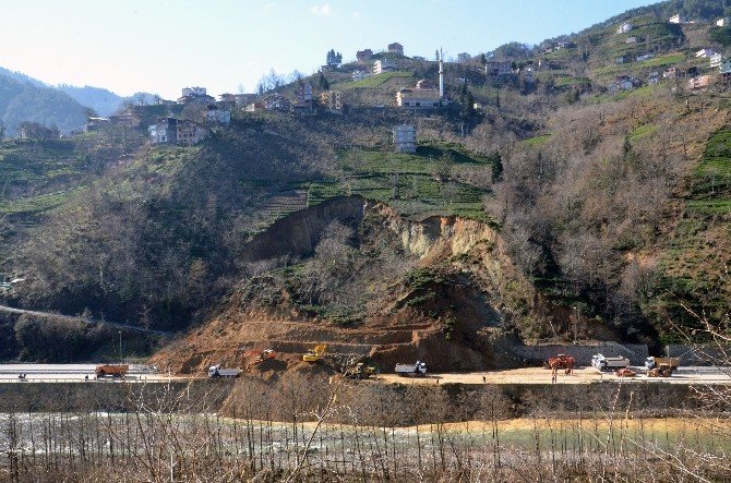 Of-çaykara Karayolu Tek Şeritten Ulaşıma Açıldı