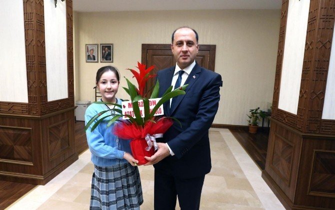 Merzifon Atatürk İlkokulu’ndan Vali Çomaktekin’e Ziyaret