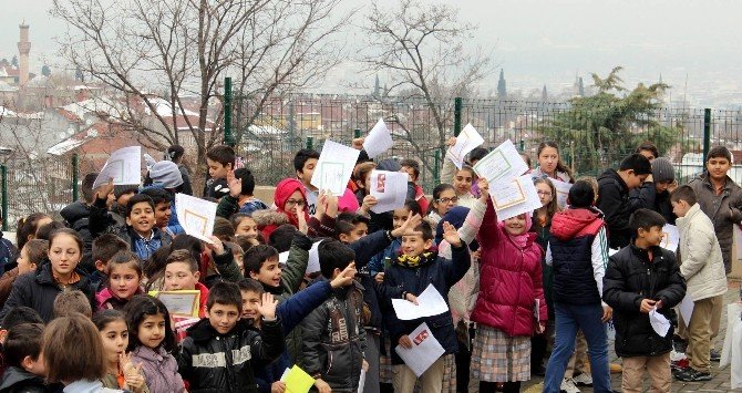 Bursa’da Yarım Milyon Öğrenci Karne Heyecanı Yaşadı