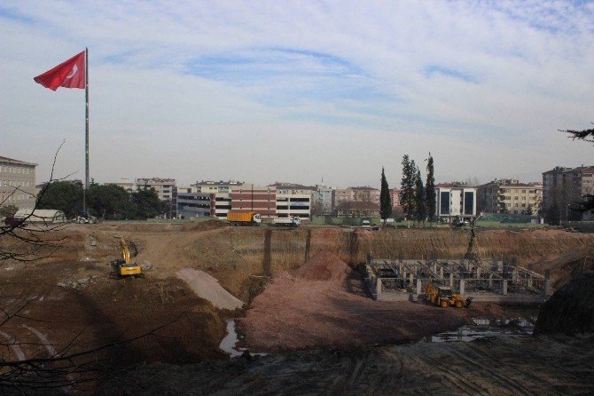 Sınava Giren Öğrenciler Rahatsız Oldu, Okul İnşaatı Durdu
