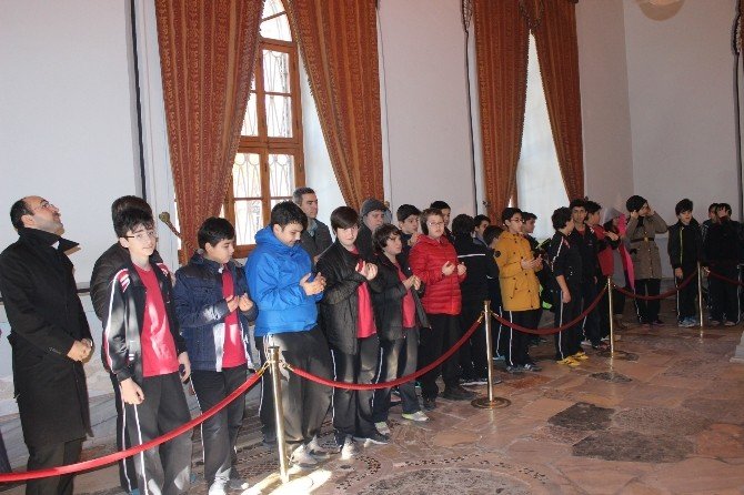 Tarih Dersini Osman Gazi’nin Huzurunda Yaptılar