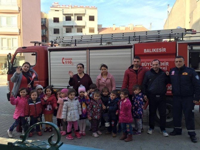 Burhaniye’de Miniklere Yangın Tatbikatı
