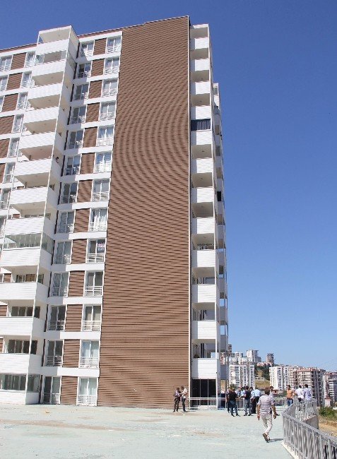 Samsun’da 11. Kattan Düşen Genç Hayatını Kaybetti