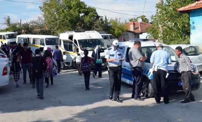 Servis Şoförünün Sorumsuzluğu Öğrencileri Mağdur Etti