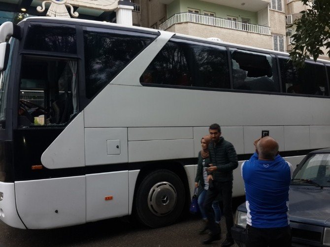 Niğde Belediyespor Otobüsü Taşlı Saldırıya Uğradı: 2 Yaralı