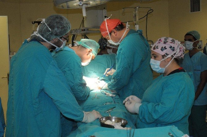 Tiroit Ameliyatlarında Ses Kısıklığını Önleyen Yöntem