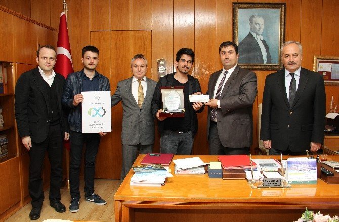 Omü Öğrencilerine Üç Ödül Birden