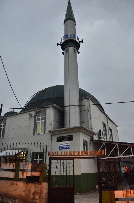 Camii Önündeki Bağış Kutusu Çalındı