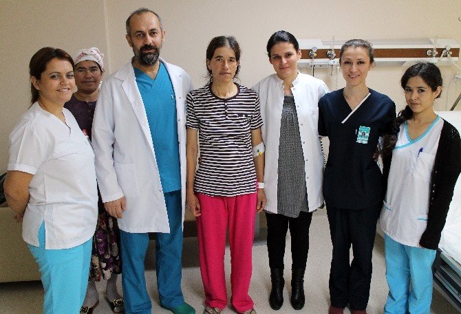 Gaz Şikayetiyle Gitti, Yumurtalığından Dev Kitle Çıktı