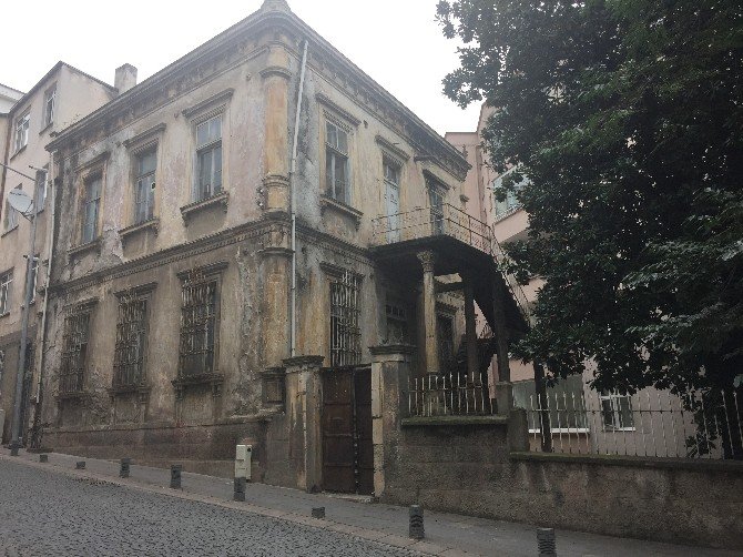 Tarihi Bina Kurtarılıyor