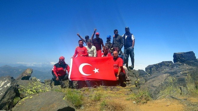 Ordu Ve Giresunlu Dağcılar Karagöl’de Buluştu