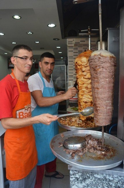 Döner Ustalarının Sıcakla İmtihanı