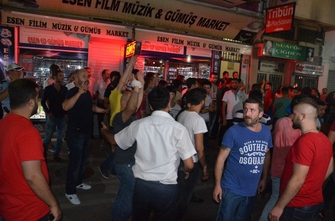 Ordu’da Teröre Tepki Eyleminde Parti Binasına Saldırı