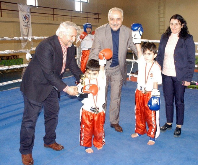 Orhaneli’de Kick Boks Rüzgarı
