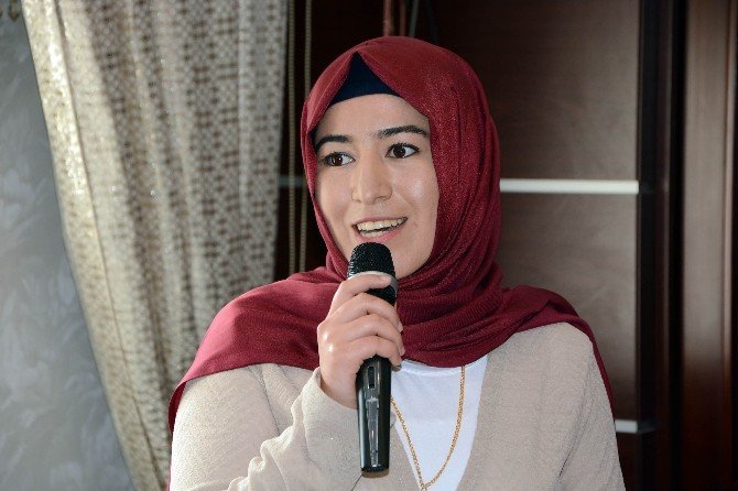 Bakan Eroğlu Memleketi Afyonkarahisar’da Gençlerle Bir Araya Geldi
