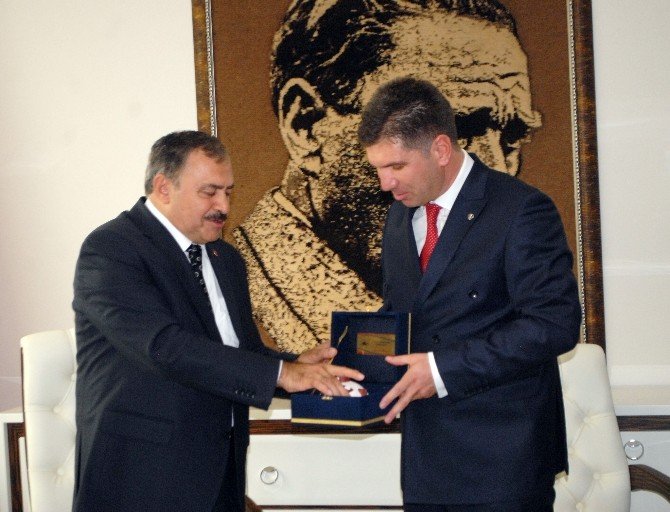Bakan Eroğlu’nun Sipsi Denemesi Başarısız Oldu
