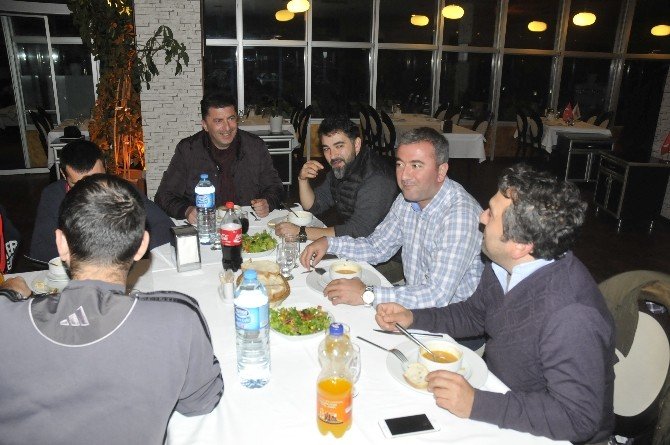 Akçakocalı Esnaftan Akçakocaspor’a Moral Yemeği