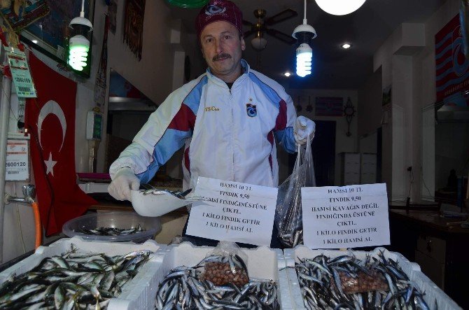 1 Kilogram Fındık Getirene 1 Kilogram Hamsi Dönemi