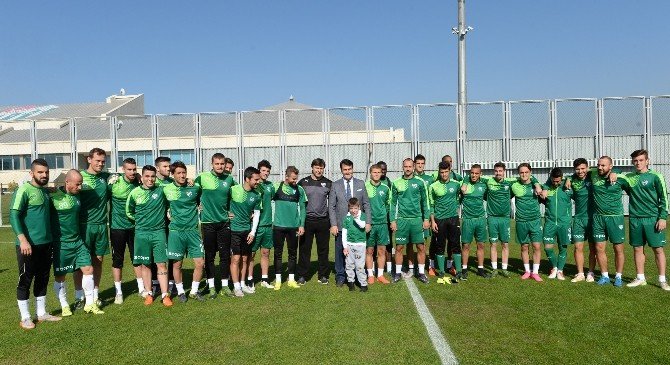 Skolyoz Hastası Yusuf, Bursaspor Hayallerine Kavuştu