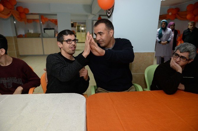 Bursasporlu Basketbolculardan Obam’a Moral Ziyareti
