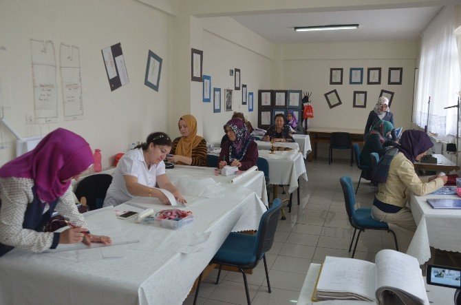 Moda Tasarımcıları Osmek’te Yetişiyor