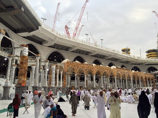 Kabe’deki Osmanlı Revakları Yerlerine Monte Ediliyor