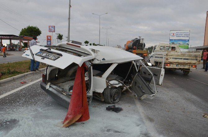 Otomobil Direğe Çarptı: 2 Yaralı