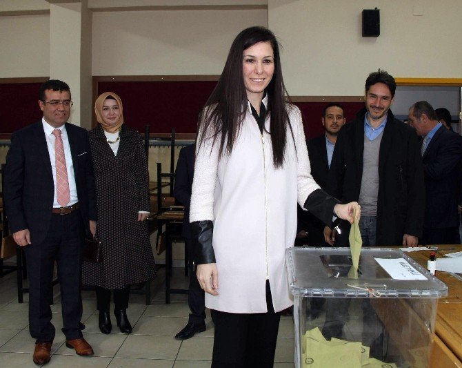 Ak Parti Genel Başkan Yardımcısı Karaaslan Oyunu Kullandı