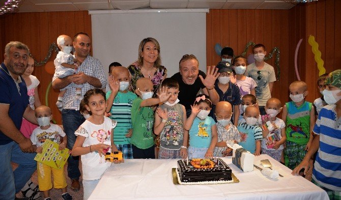Oyuncu Alper Türedi, Lösemili Çocukları Sevindirdi