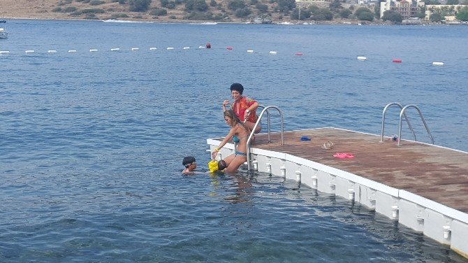 Leyla Bilginel Ve Oğlu Kayra Bodrum’da Görüntülendi