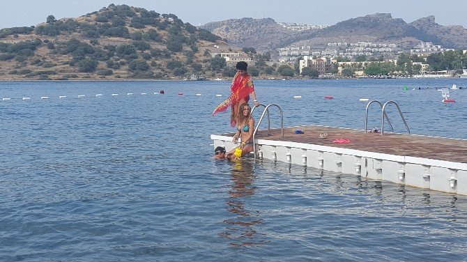 Leyla Bilginel Ve Oğlu Kayra Bodrum’da Görüntülendi