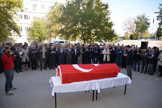 Prof. Parasız Son Yolculuğuna Uğurlandı