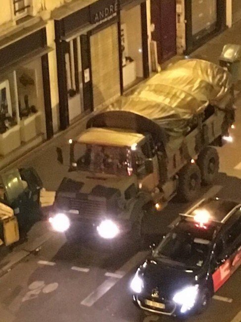 Paris’te Askerler Sokağa İndi