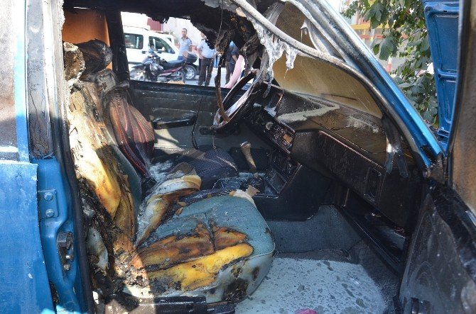 Park Halindeki Otomobilde Yangın Çıktı