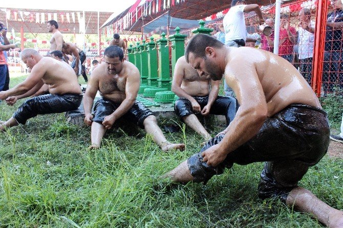 Kırkpınar Pehlivanları, 2015 Kırkpınar Yağlı Güreşleri’nin İkinci Günü Er Meydanına Çıktı