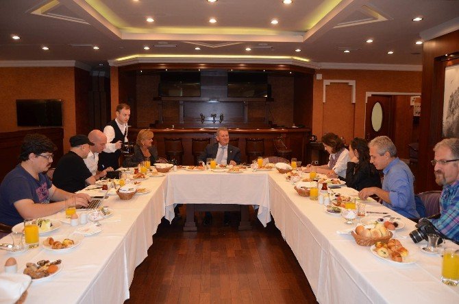 Chp Trabzon Milletvekili Pekşen’den Hdp Eş Başkanı Demirtaş’a “Irkçı Mikro Milliyetçi” Benzetmesi