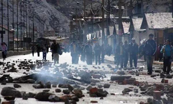 Peru’da Madenciler Ve Polis Çatıştı: 1 Ölü